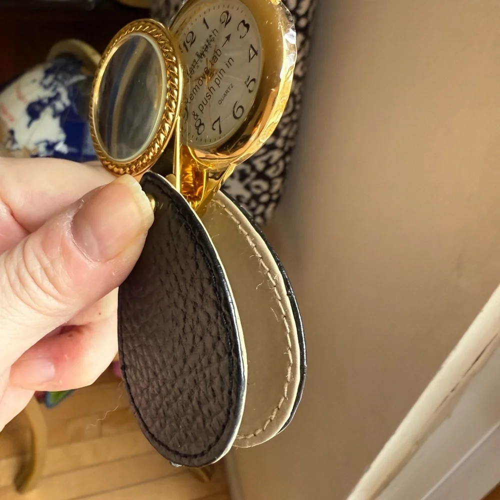 Joan Rivers Goldtone Vintage Pocket Watch with Magnifying Loupe - Picture 6 of 10